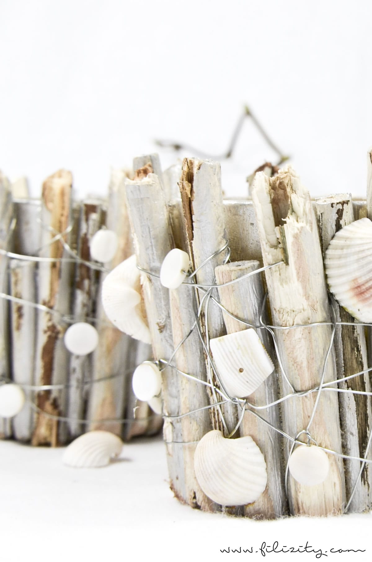 Sommer-DIY: Maritime Windlichter mit Muscheln und Holz