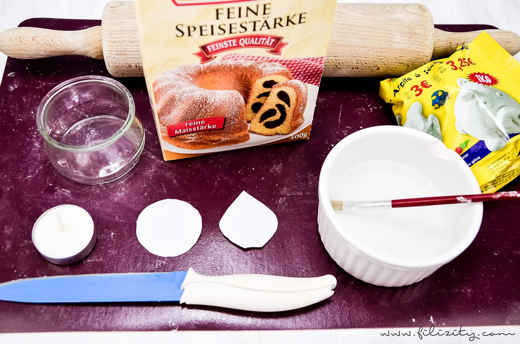 DIY Frühjahrsdeko: Blumige Ton-Teelichthalter mit Aquarell-Muster selber machen | Filizity.com | DIY-Blog aus dem Rheinland #frühling #blumen