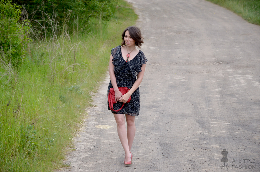 Outfit: Red pumps & polkadot dress