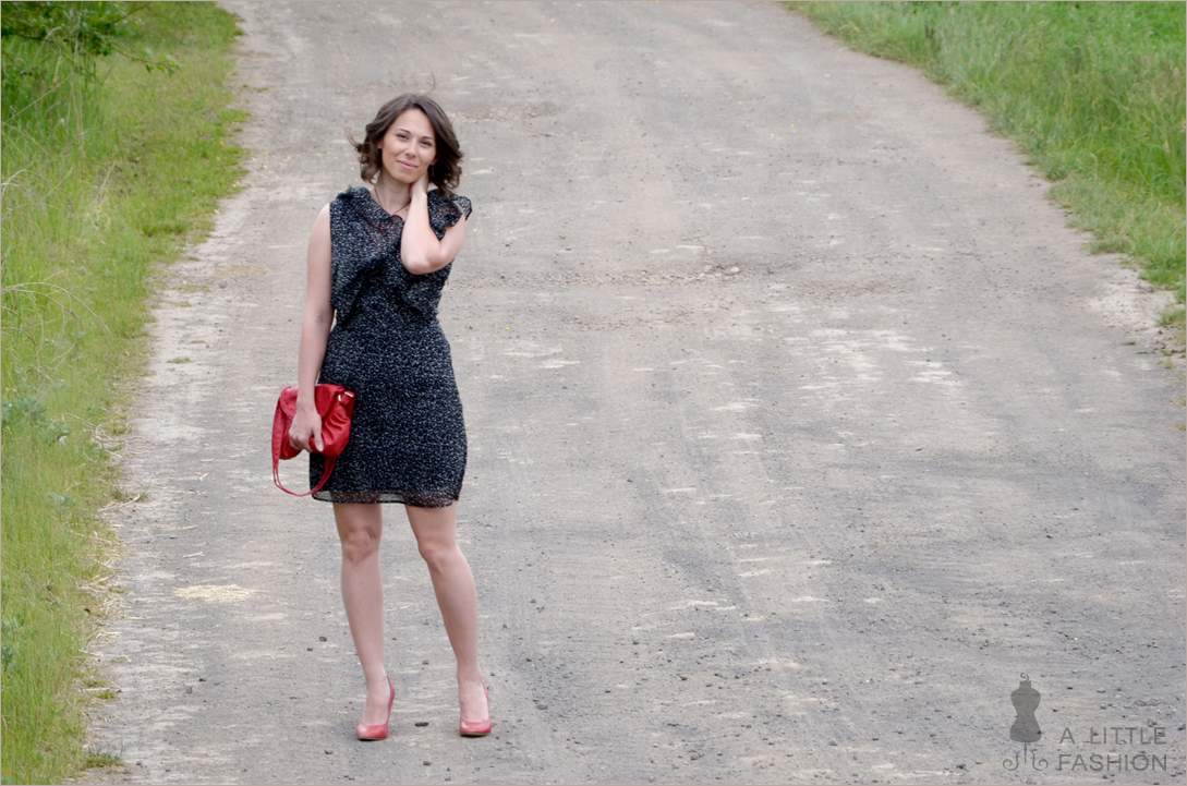 Red pumps & polkadot dress