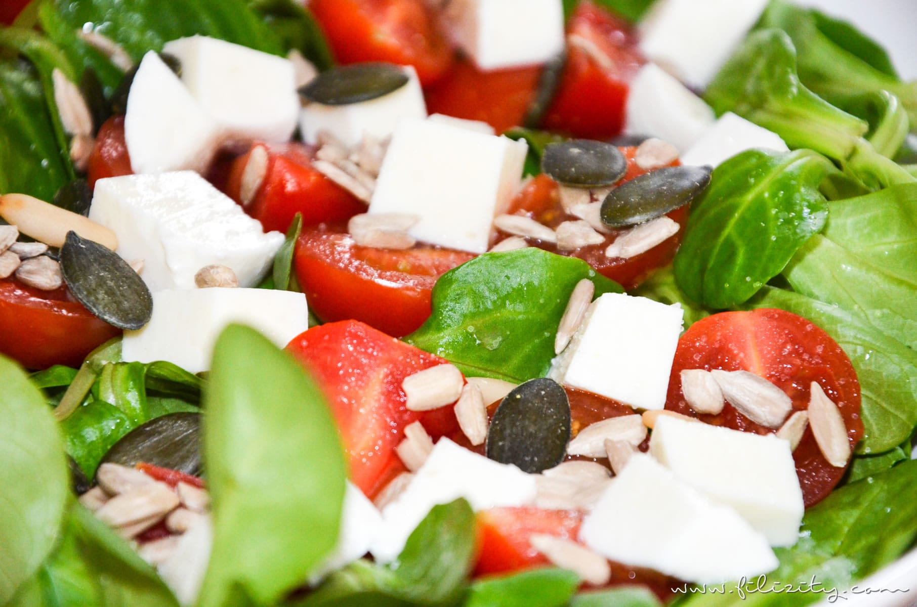 Italienischer Sommer-Salat - ein mediterraner Hochgenuss - Filizity.com