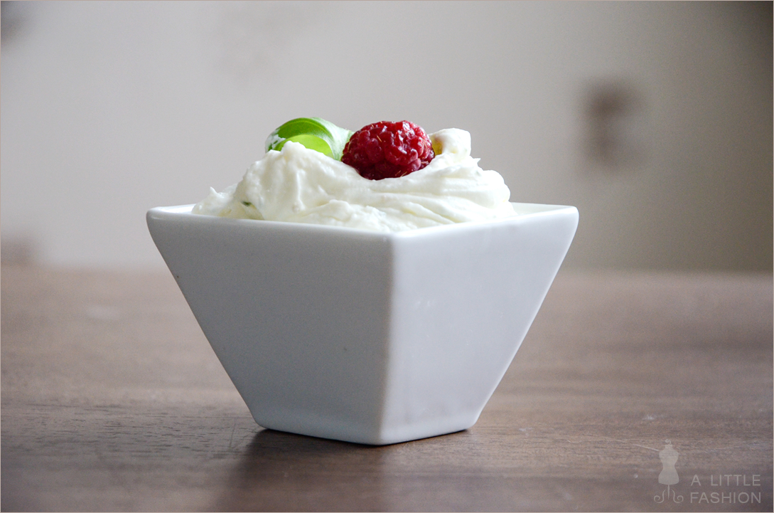 Pancake cake mit Himbeeren und Basilikum-Mascarpone-Creme