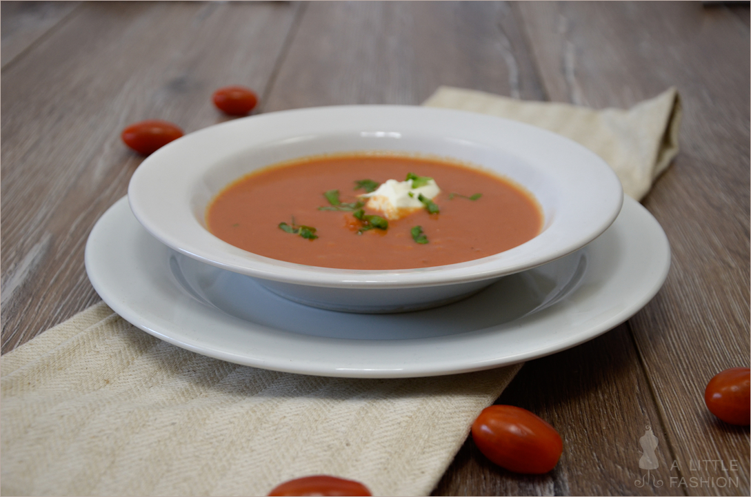 Tomatencremesuppe mit Reis und Kokos