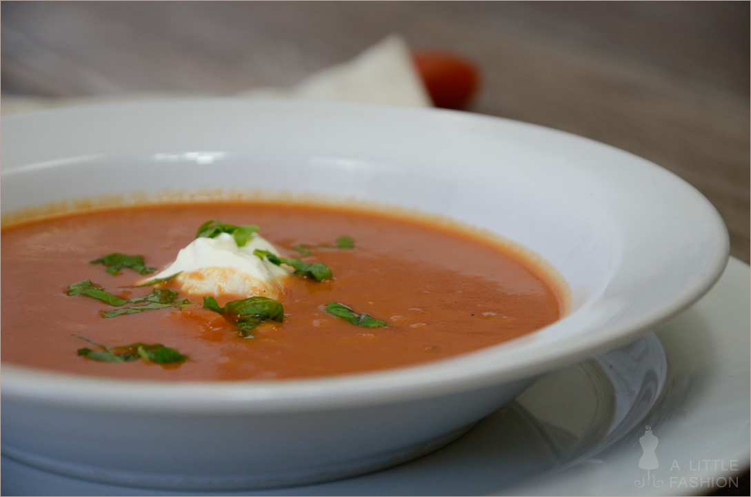 Tomatencremesuppe mit Reis und Kokos