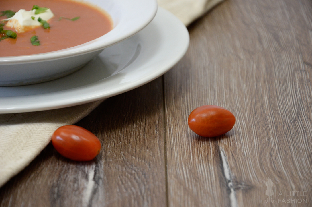 Tomatencremesuppe mit Reis und Kokos