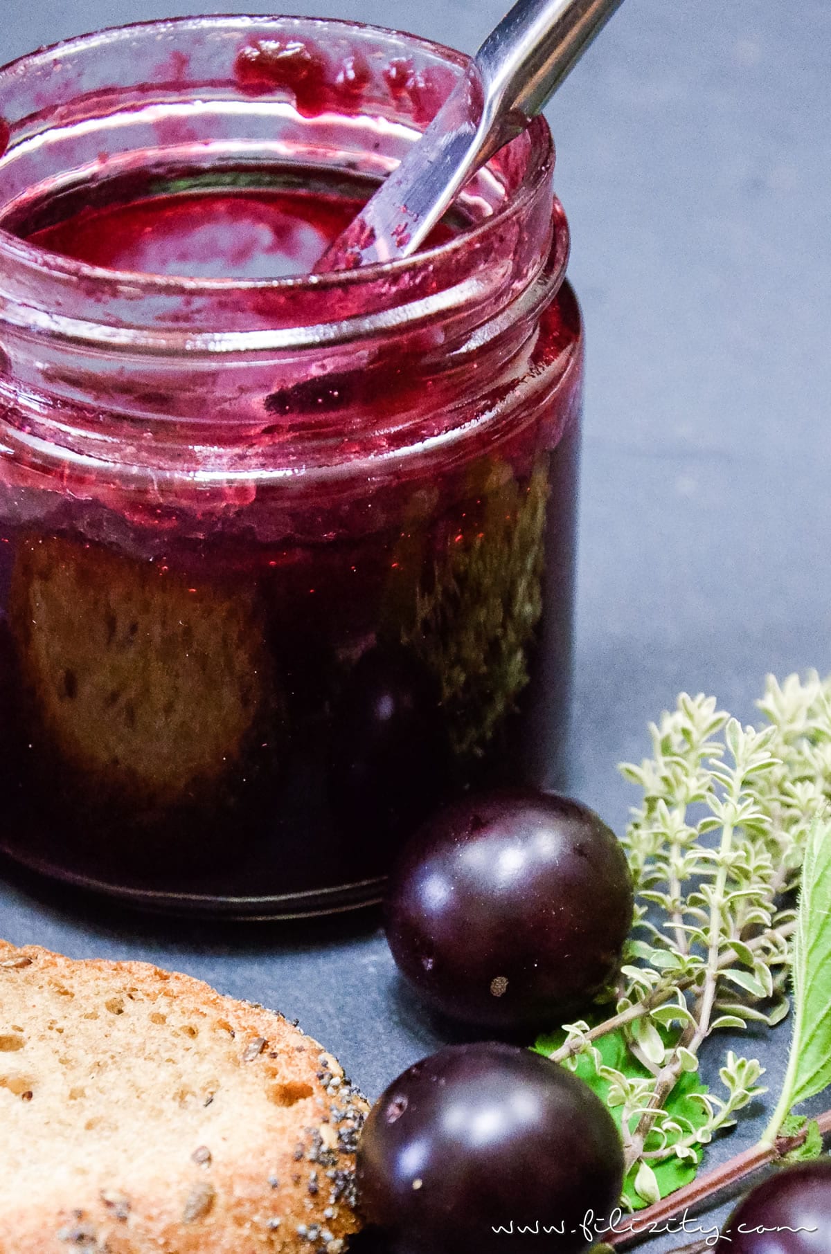 Ein leckeres Frühstücks-Rezept: Kirschpflaumen-Marmelade mit Vanille selber machen | Filizity.com | Food-Blog aus dem Rheinland #sommer #herbst #frühstück #marmelade