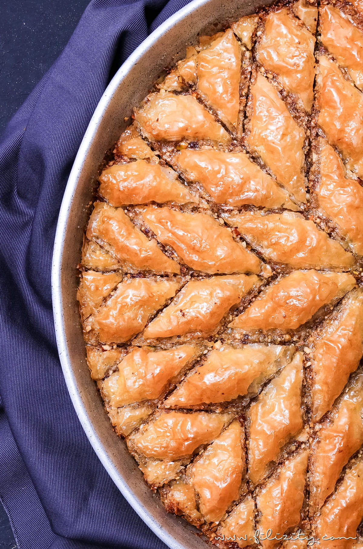 Orientalische Süßspeise: Baklava selber machen | Blätterteig-Gebäck in Zuckersirup | Filizity.com | Food-Blog aus dem Rheinland #baklava #dessert #orientalisch