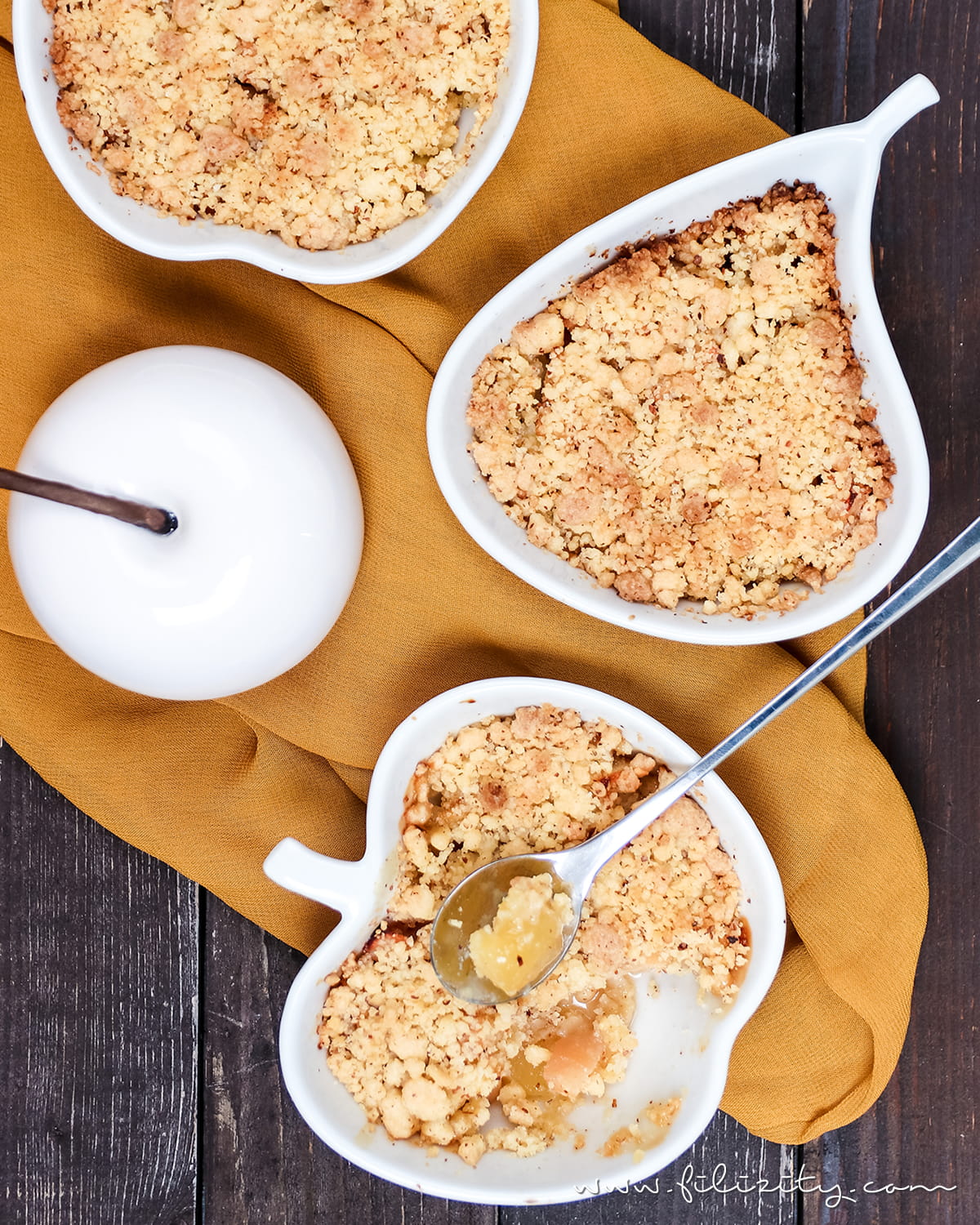 Rezept: Apfel-Quitten-Crumble - Das perfekte Herbst-Dessert | Filizity.com | Food-Blog aus dem Rheinland #crumble #herbst #apfel #quitten