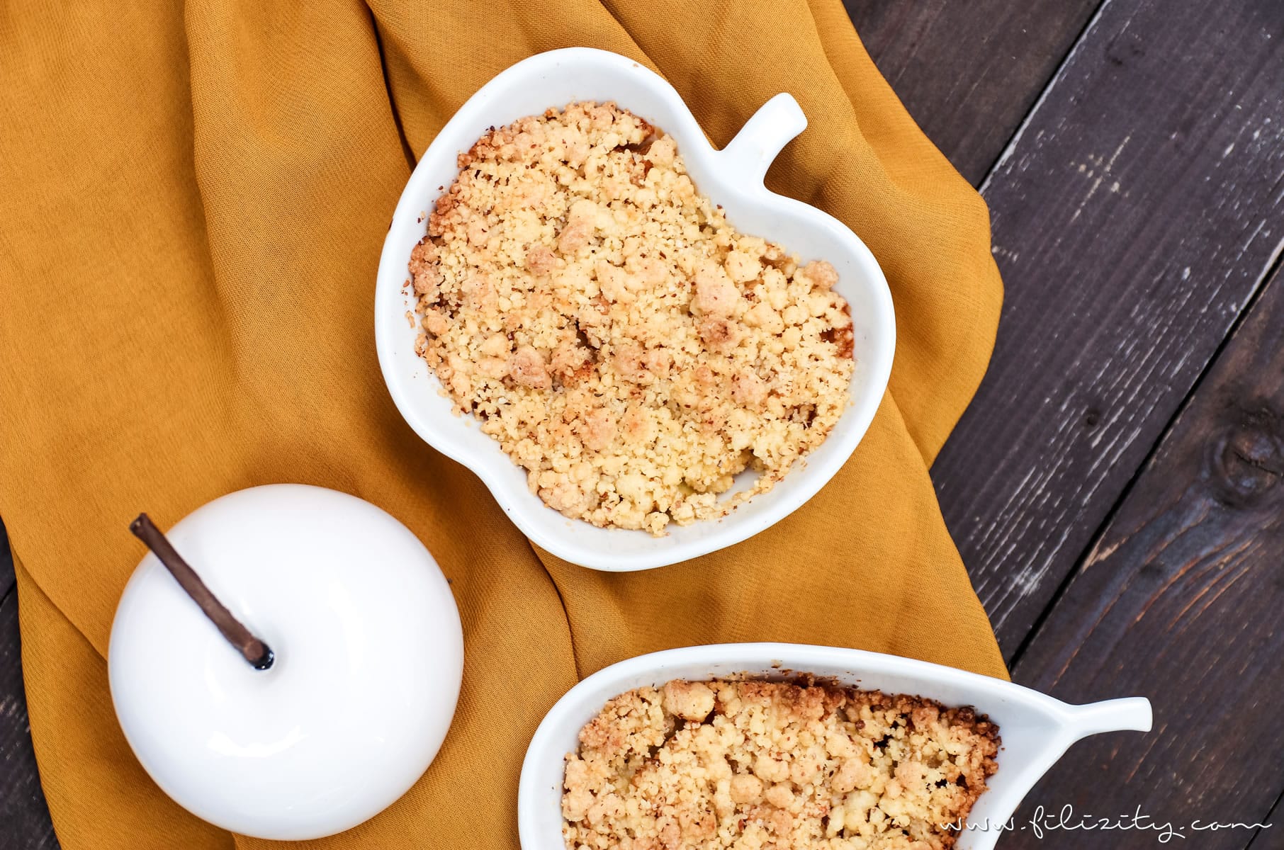 Rezept: Apfel-Quitten-Crumble - Das perfekte Herbst-Dessert | Filizity.com | Food-Blog aus dem Rheinland #crumble #herbst #apfel #quitten