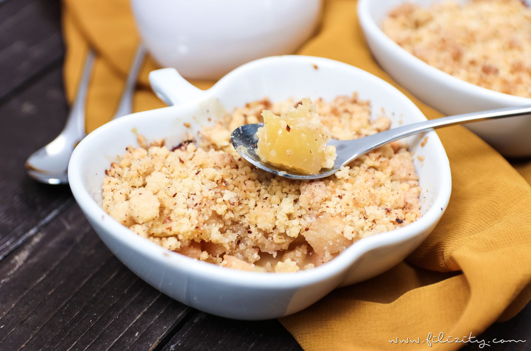 Apfel-Quitten-Crumble - Das perfekte Herbst-Dessert | Filizity.com ...