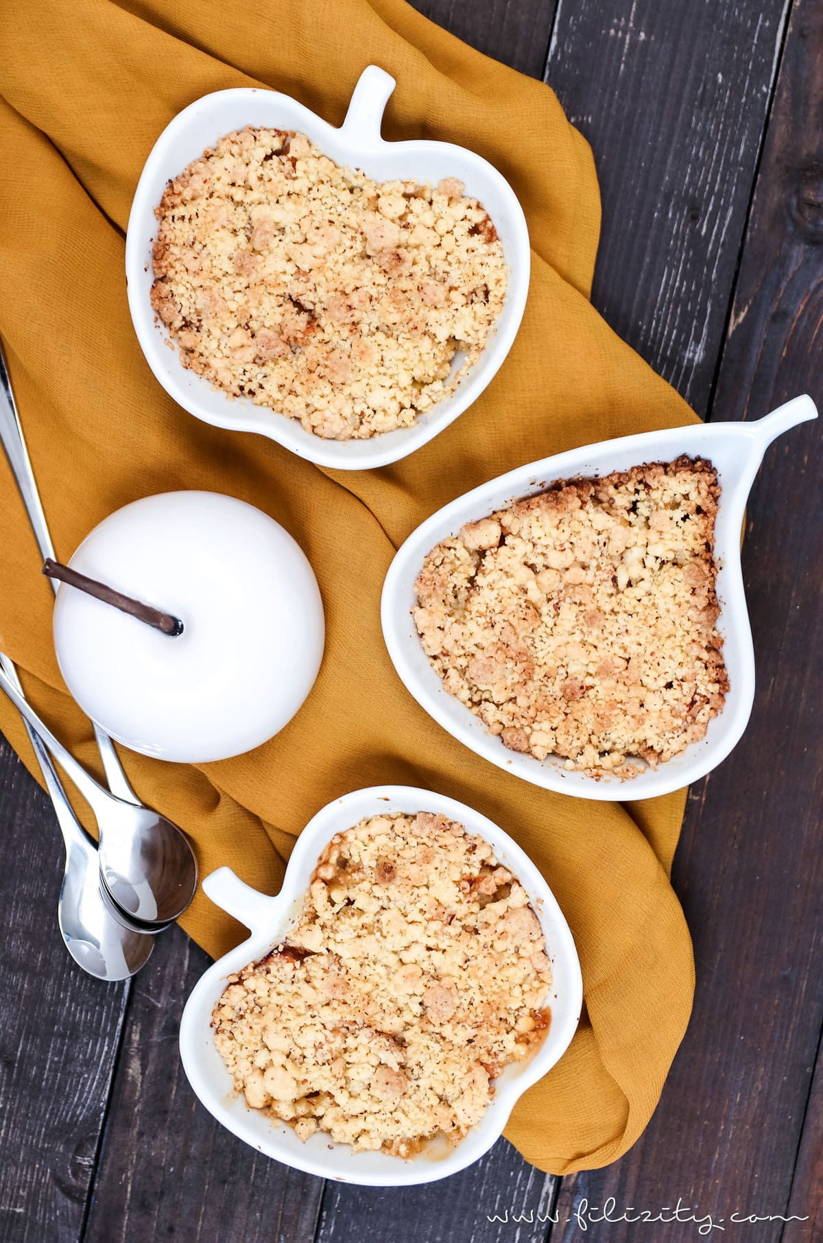 Rezept: Apfel-Quitten-Crumble - Das perfekte Herbst-Dessert | Filizity.com | Food-Blog aus dem Rheinland #crumble #herbst #apfel #quitten