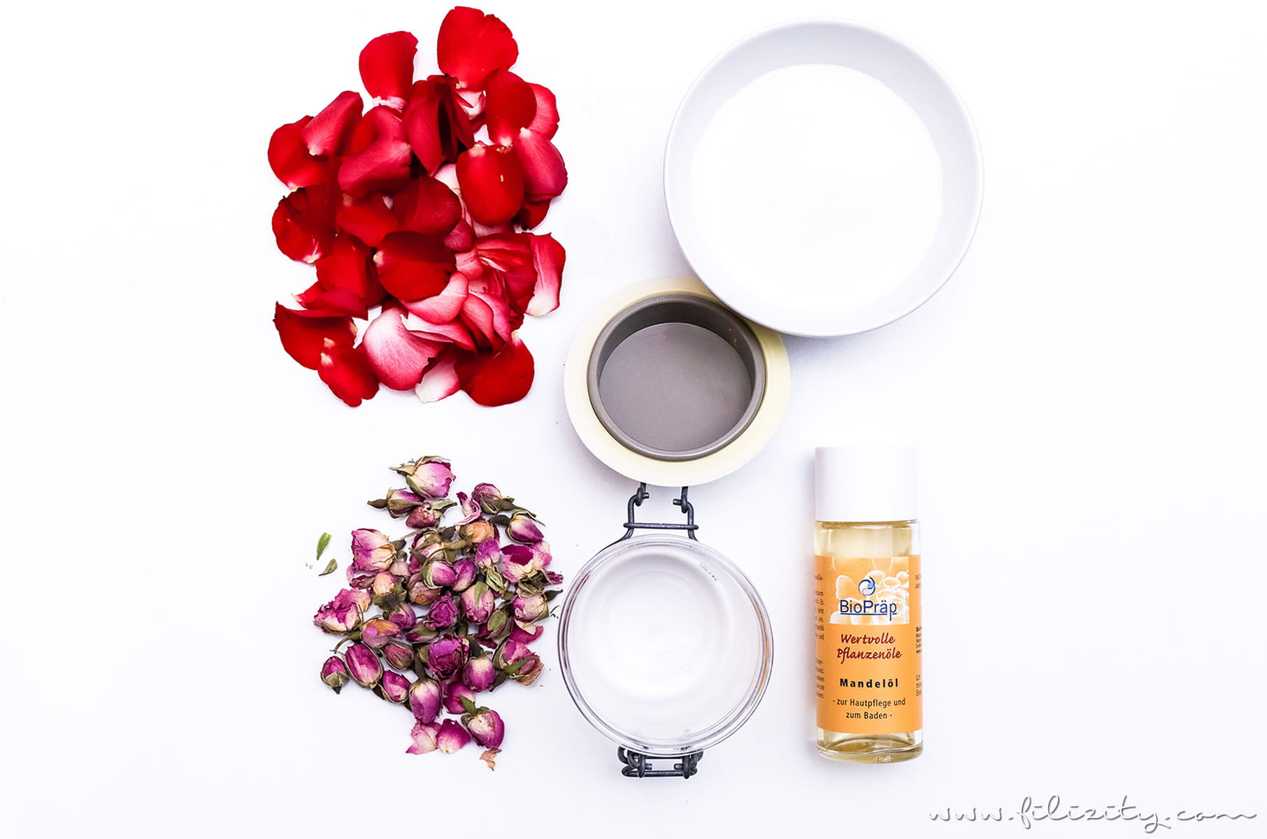 DIY Body Scrub: Rosen-Peeling selber machen - DIY Hautpflege & Geschenkidee für Valentinstag | Naturkosmetik selber machen | Filizity.com | Beauty- & DIY-Blog aus dem Rheinland #valentinstag #geschenkidee #muttertag