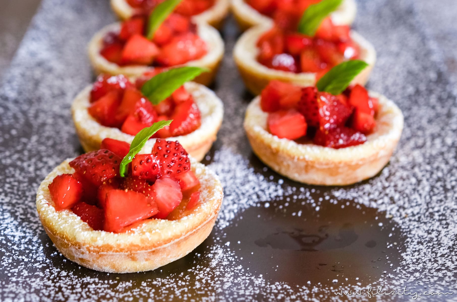 Sommer-Rezept: Pfannkuchen-Körbchen mit Erdbeeren oder anderem frischen Obst #pfannkuchen #erdbeeren