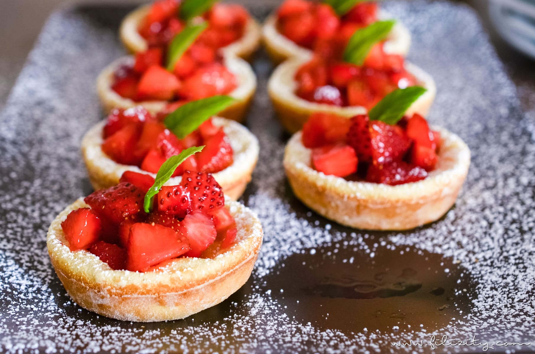 Sommer-Rezept: Pfannkuchen-Körbchen mit Erdbeeren oder anderem frischen Obst #pfannkuchen #erdbeeren
