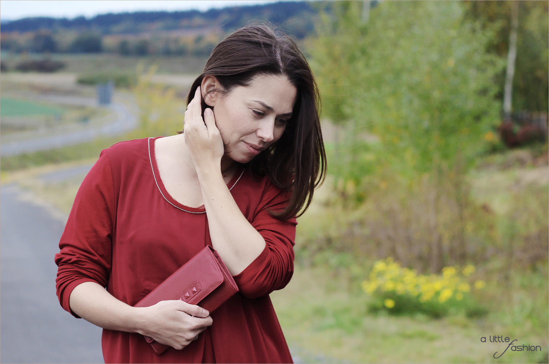 Lady in Allover-Red | A Little Fashion | https://www.filizity.com/fashion/lady-in-allover-red