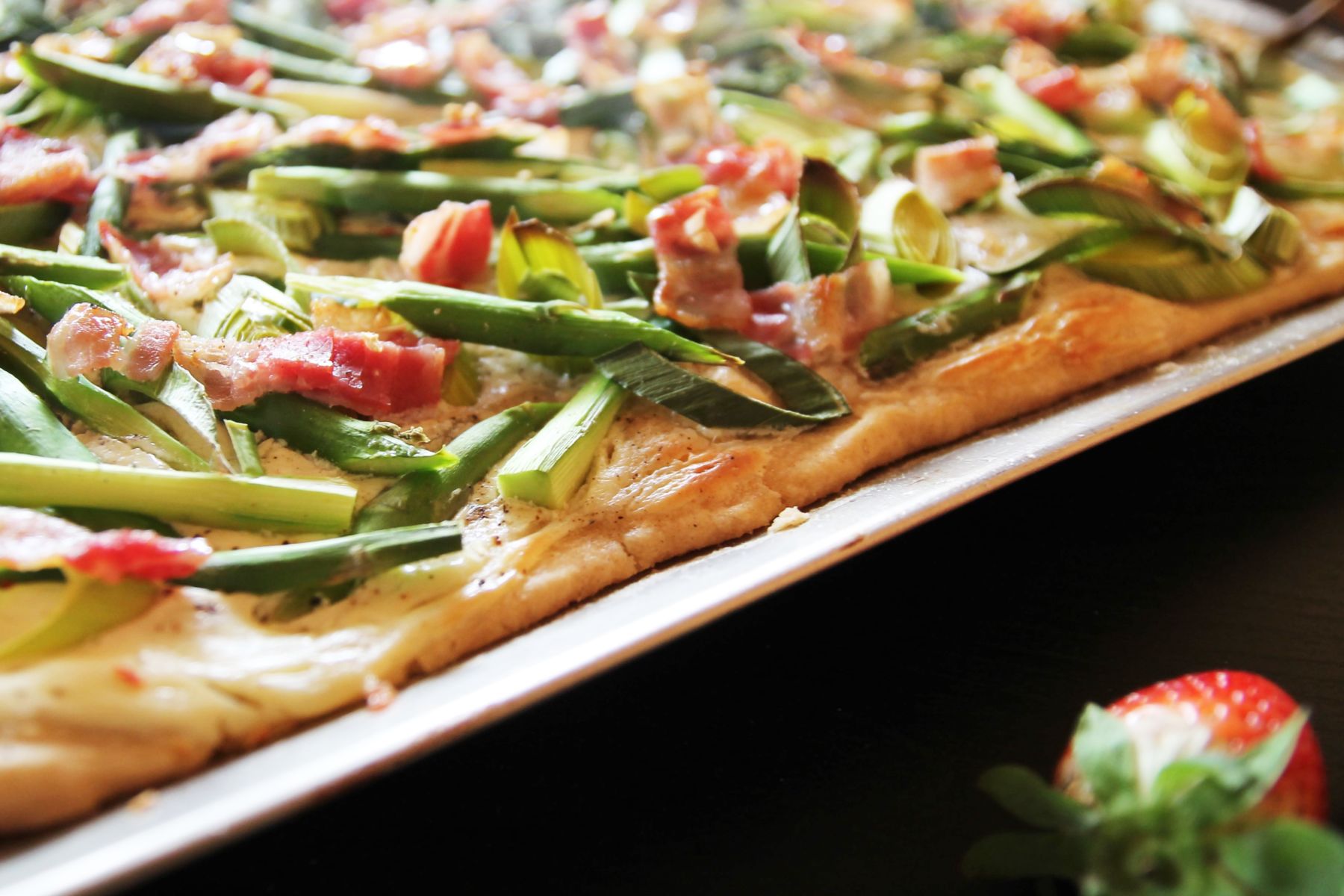 Flammkuchen mit Spargel und Speck - Gastbeitrag bei www.a-little-fashion.com - candbwithandrea - Frühling - Rezept (2)