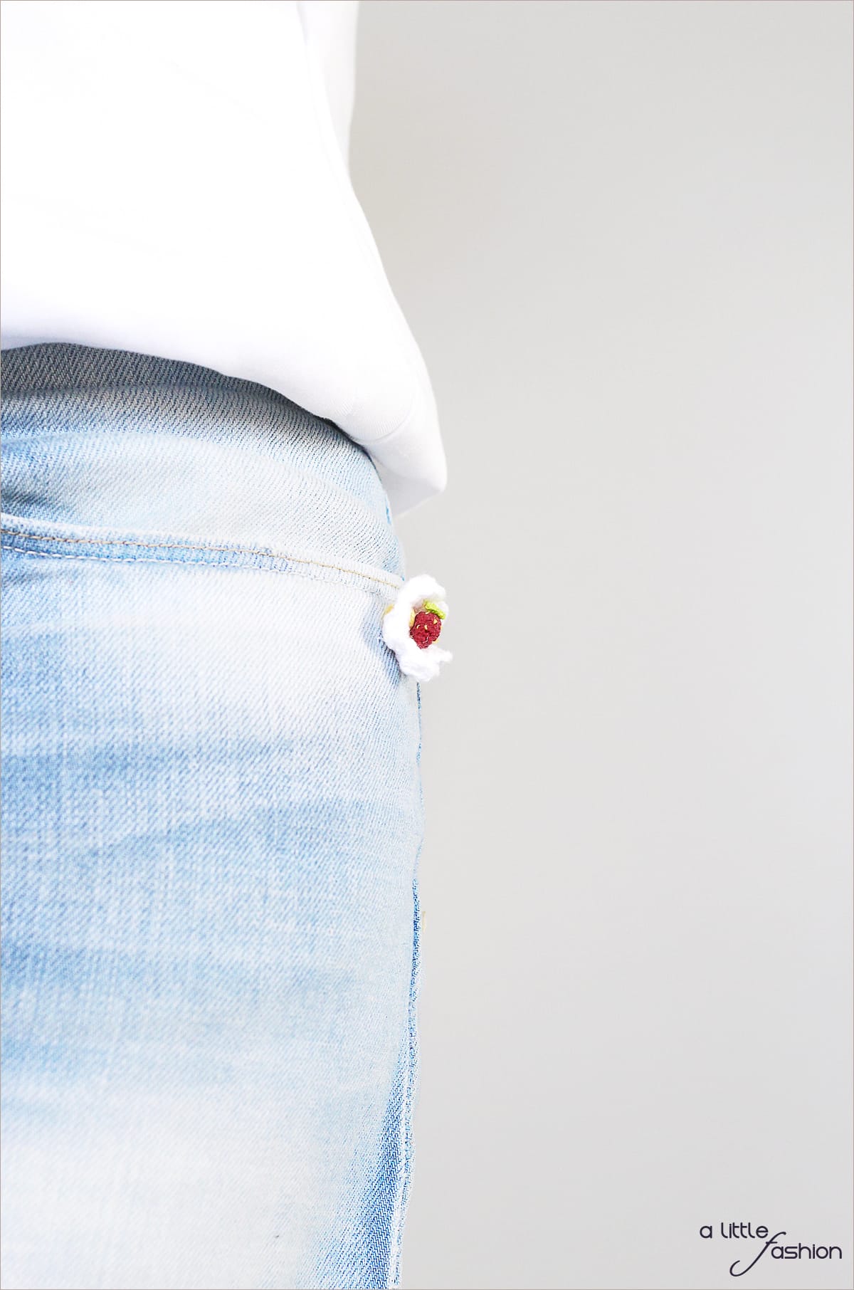Patched Boyfriend Jeans mit Pumps und Bluse | A Little Fashion | https://www.filizity.com/fashion/patched-boyfriend-jeans-mit-pumps-und-bluse