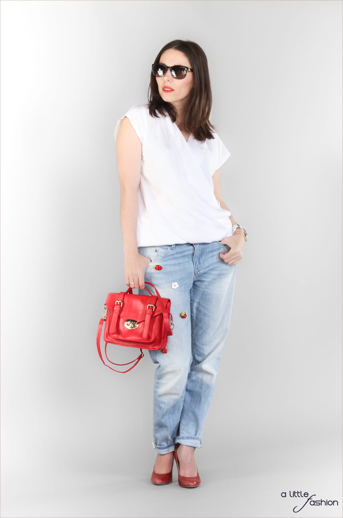 Patched Boyfriend Jeans mit Pumps und Bluse | A Little Fashion | https://www.filizity.com/fashion/patched-boyfriend-jeans-mit-pumps-und-bluse