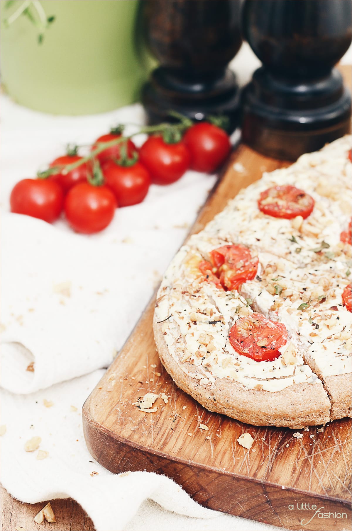 Rezept: Focaccia mit Frischkäse, Tomaten und Walnüssen