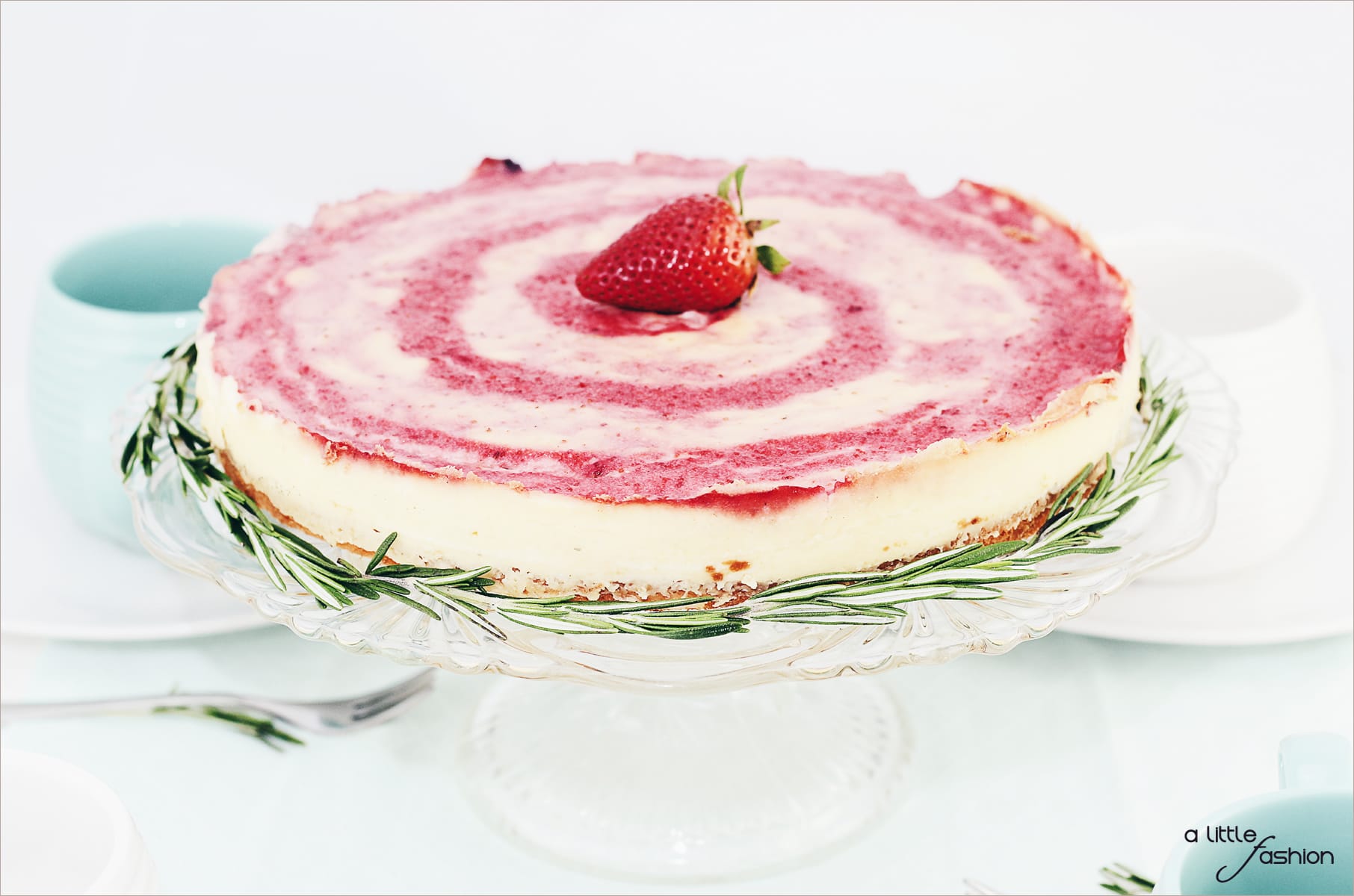Rezept: leichte Sommer-Torte mit Erdbeeren und frischem Rosmarin