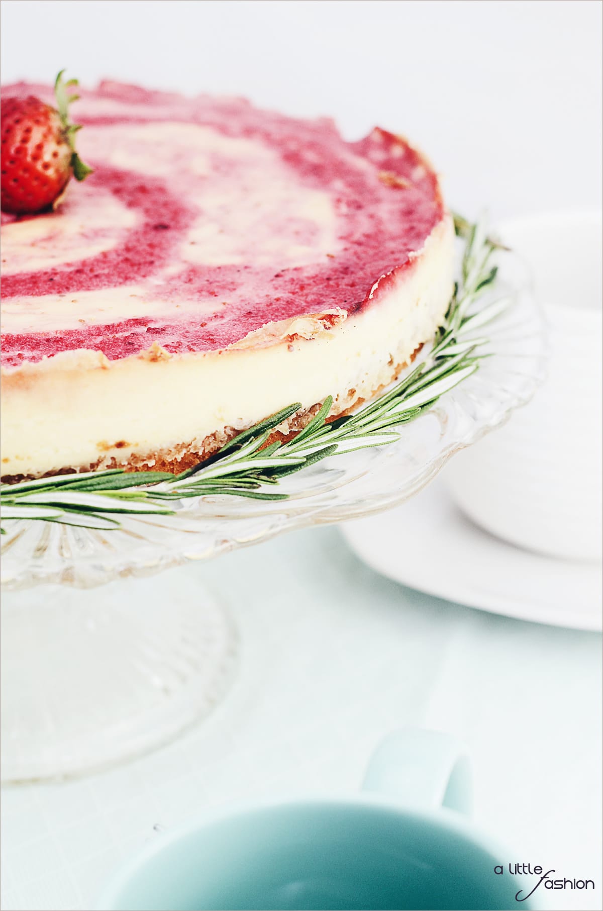 Rezept: leichte Sommer-Torte mit Erdbeeren und frischem Rosmarin