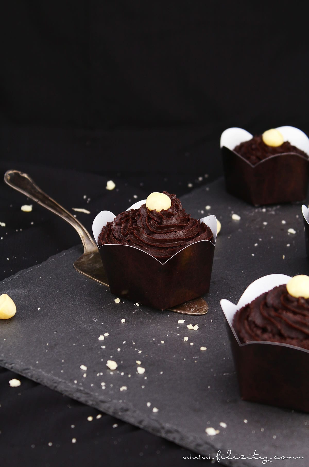 Rezept: Vegane Schoko-Macadamia-Muffins mit ChocQlate-Frosting