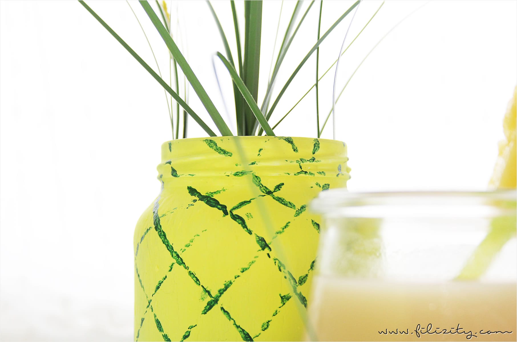 Sommer-Party: DIY Ananas-Vase | A Little Fashion