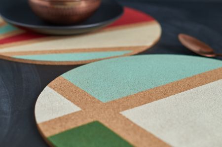Individuell gestaltete Kork-Platzsets - Schnelles 5 Minuten DIY | A Little Fashion | http://https://www.filizity.com/diy/individuelle-kork-platzsets