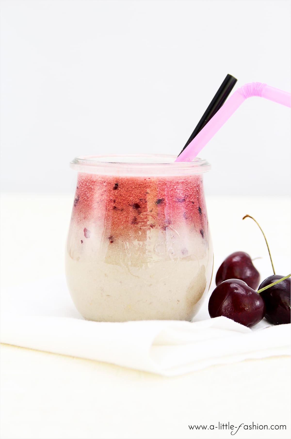 Kirsch-Bananen-Smoothie + Giveaway | A Little Fashion | https://www.filizity.com/food/kirsch-bananen-smoothie-giveaway