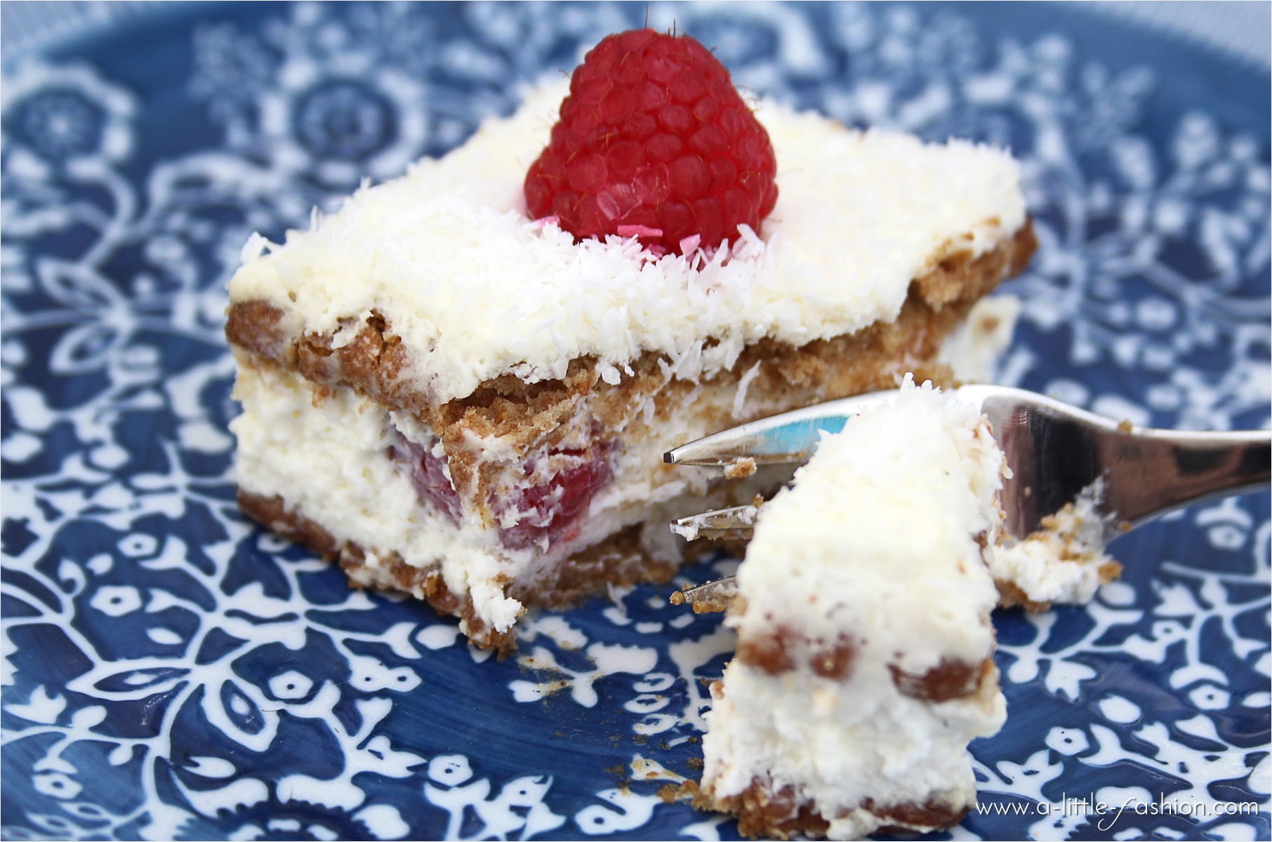 Cremig-frisches no bake Sommer-Dessert: Butterkeks-Quark-Schnitten