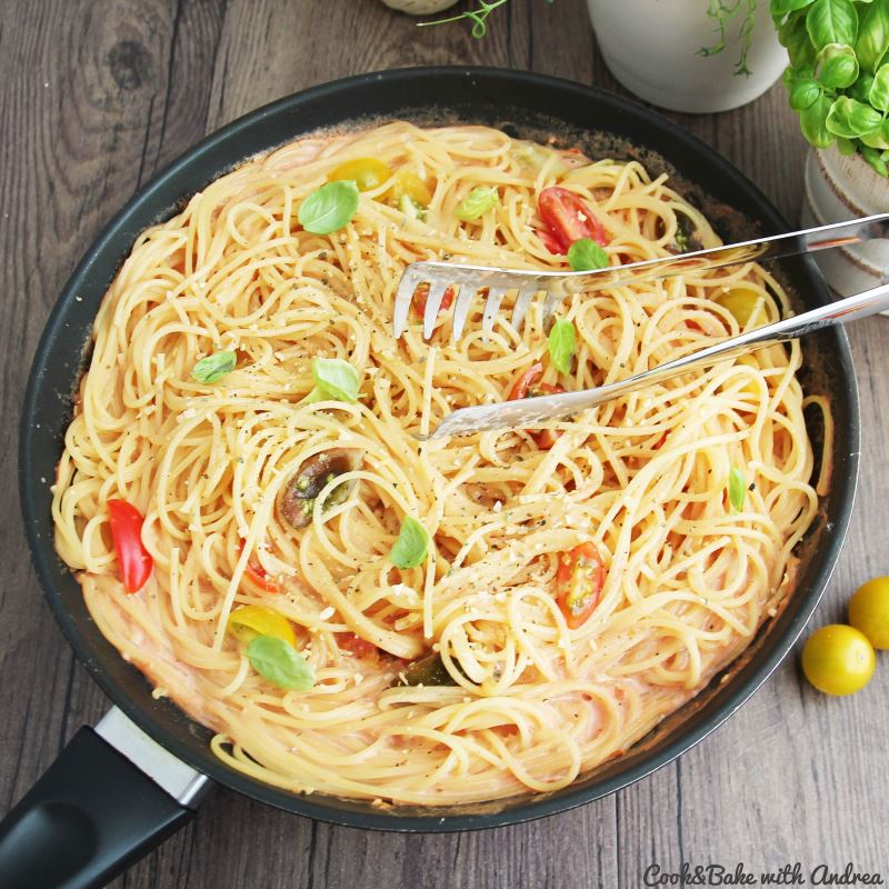 C&B with Andrea - Spaghetti in Tomaten-Sahne-Sauce Rezept - www
