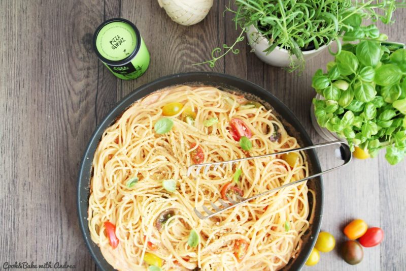 Spaghetti mit Tomaten-Sahne-Sauce - Filizity.com