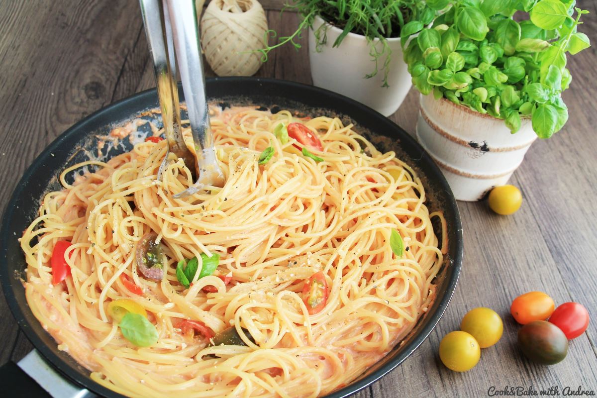 C&B with Andrea - Spaghetti in Tomaten-Sahne-Sauce Rezept - www