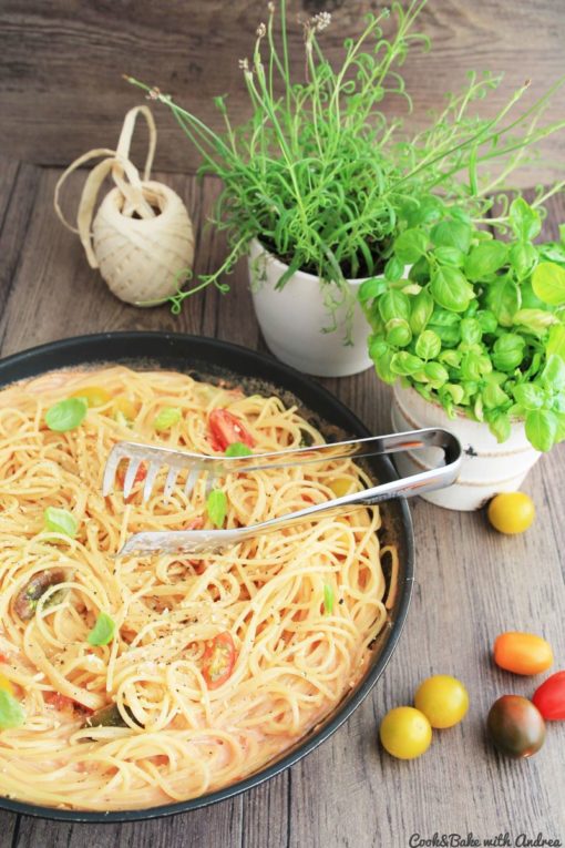 Spaghetti mit Tomaten-Sahne-Sauce - Filizity.com