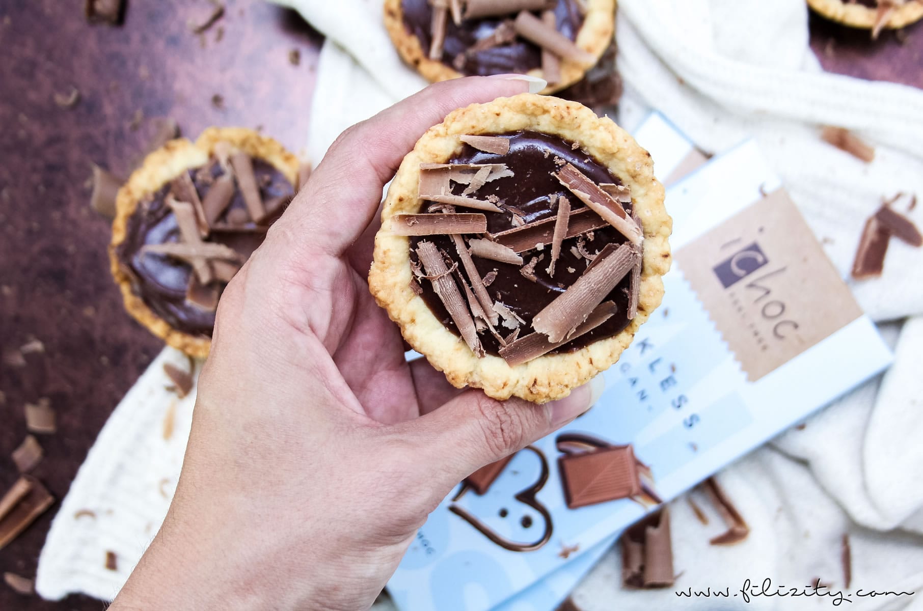 Vegane Schoko-Törtchen mit Brombeer-Fruchtspiegel | Filizity.com | Food-Blog aus dem Rheinland #vegan #dessert #schokolade #torte