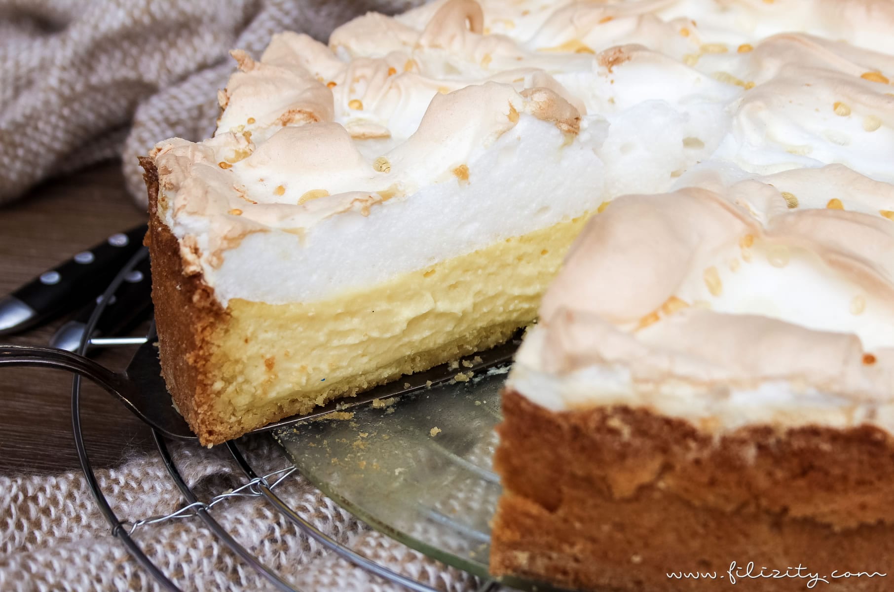 Rezept: Tränchentorte - Käsekuchen mit Baiserhaube | Filizity.com | Food-Blog aus dem Rheinland #cheesecake