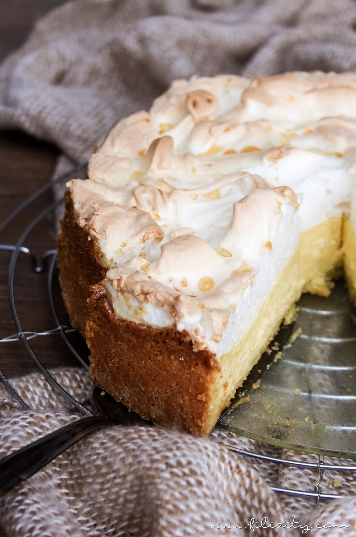 Rezept: Tränchentorte - Käsekuchen mit Baiserhaube | Filizity.com | Food-Blog aus dem Rheinland #cheesecake