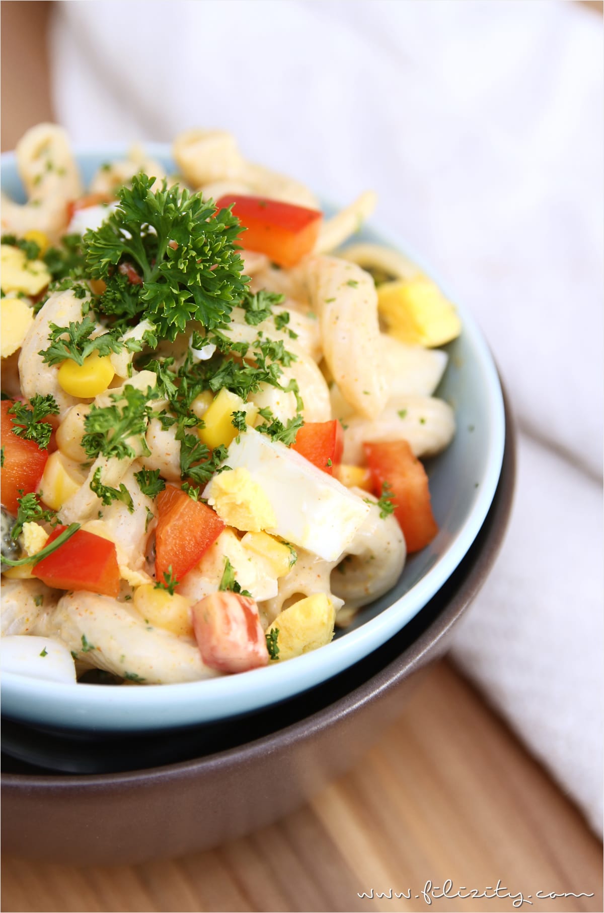 Nudelsalat mit Curry als Partyfood oder Beilage zum Grillen | Filizity.com | Food-Blog aus dem Rheinland #partyfood #salat #silvester #nye