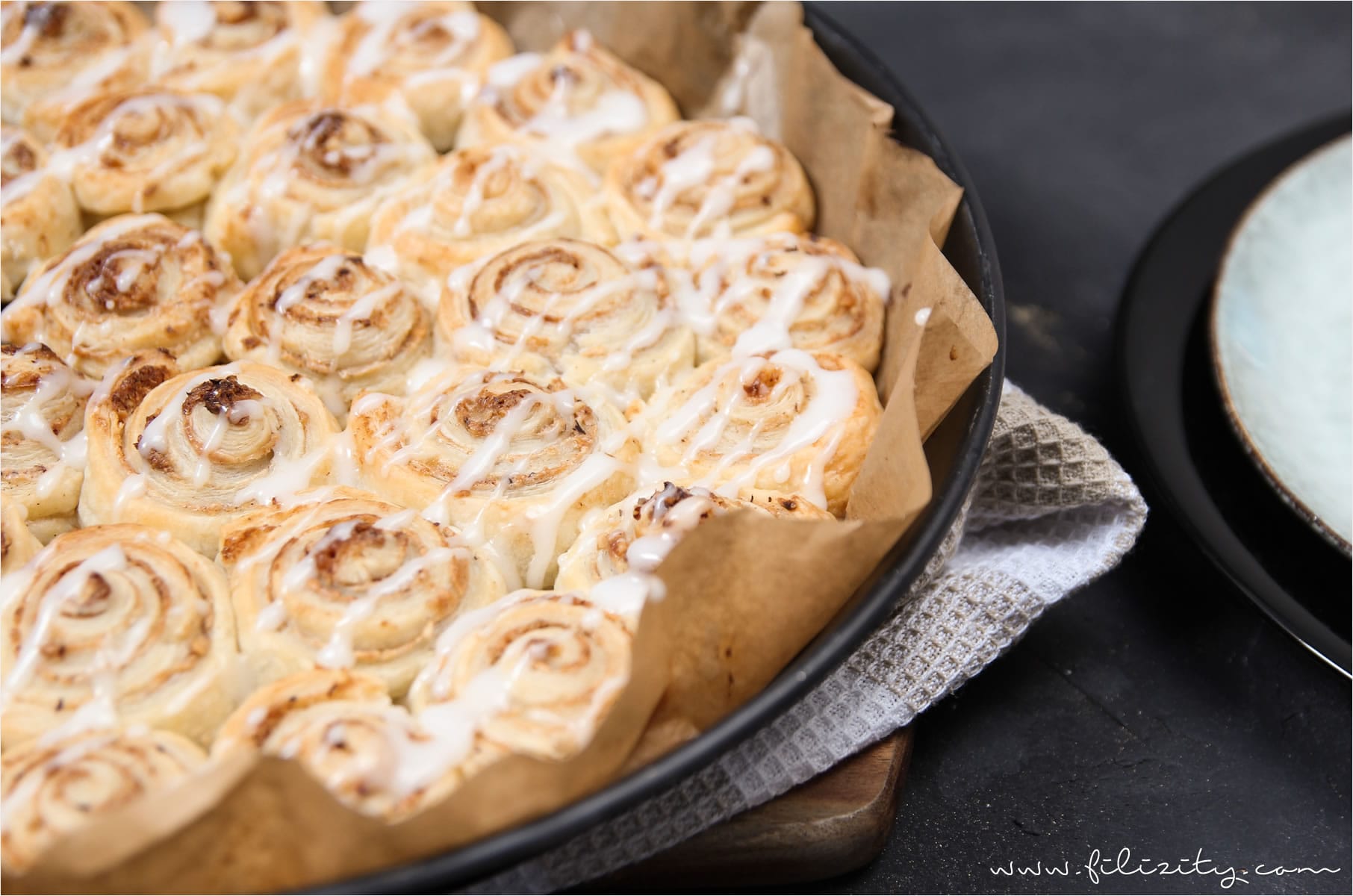 Nussige Pull-Apart-Zimtschnecken aus Blätterteig