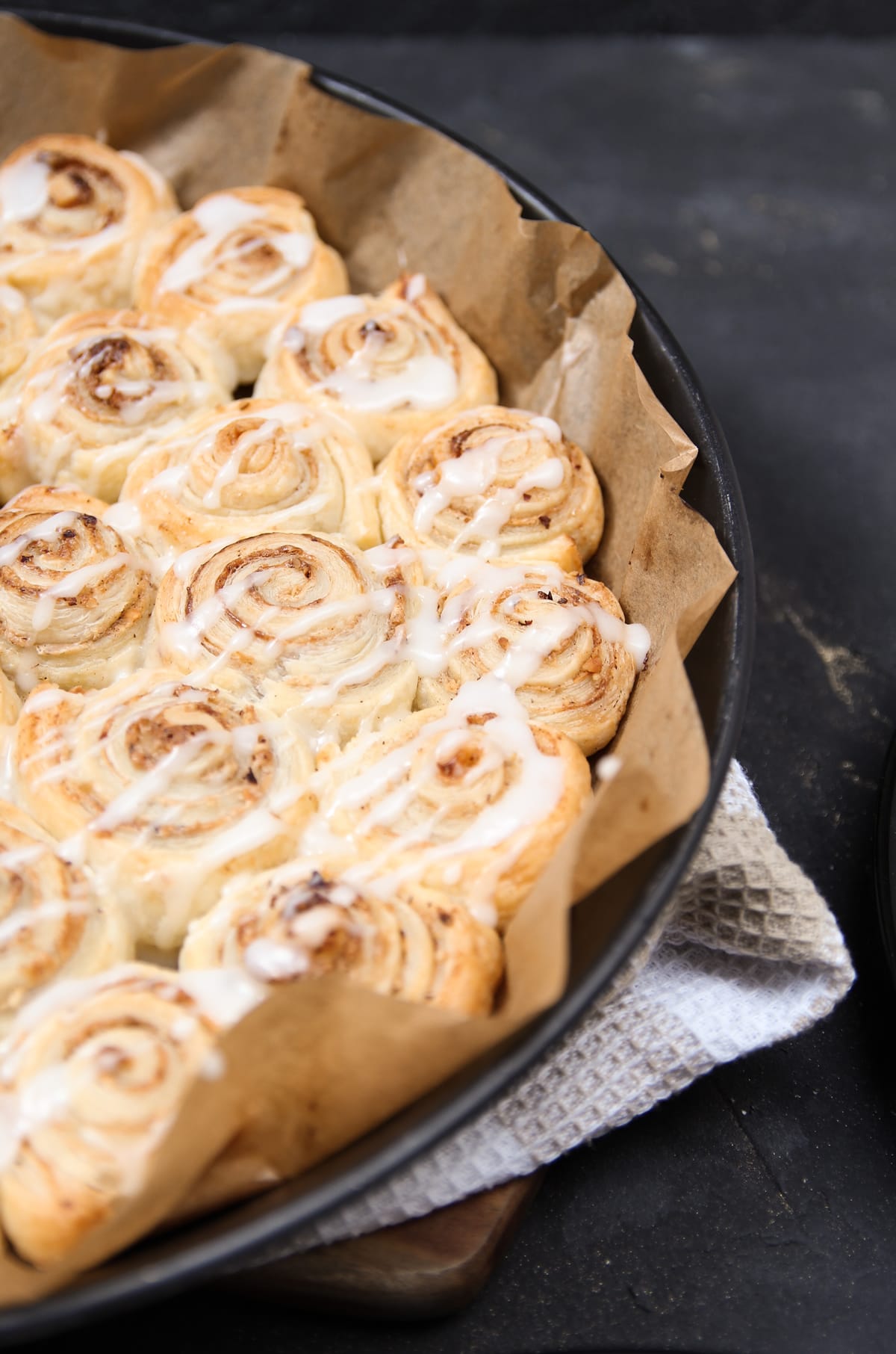 Nussige Pull-Apart-Zimtschnecken aus Blätterteig