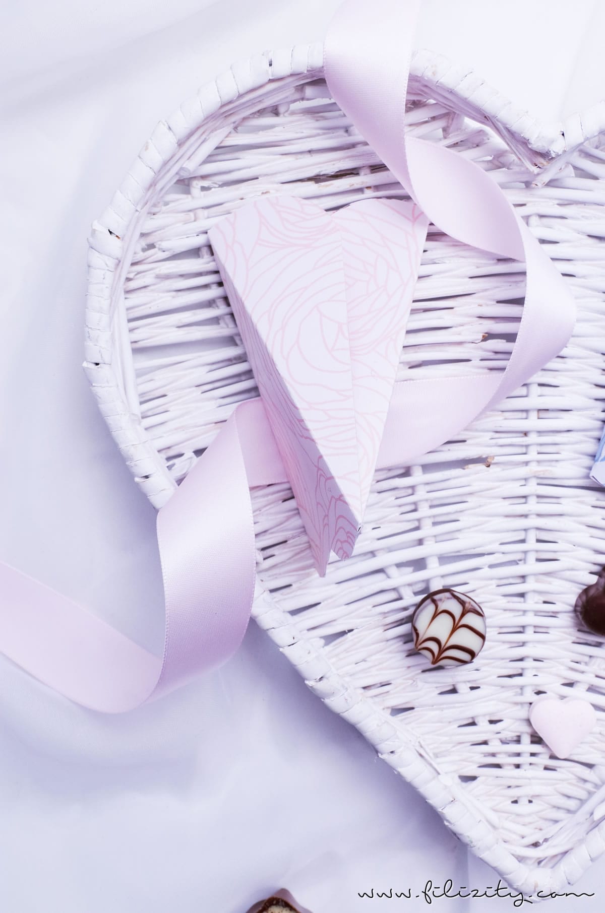 DIY Geschenkverpackung für Valentinstag: 3D Herztüten selber machen | Filizity.com | DIY-Blog aus dem Rheinland #valentinstag #muttertag #geschenkideen