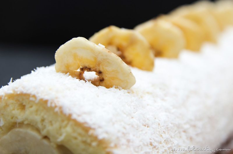 Einfaches Tortenrezept: Bananen-Kokos-Biskuitrolle mit Puddingcreme ...