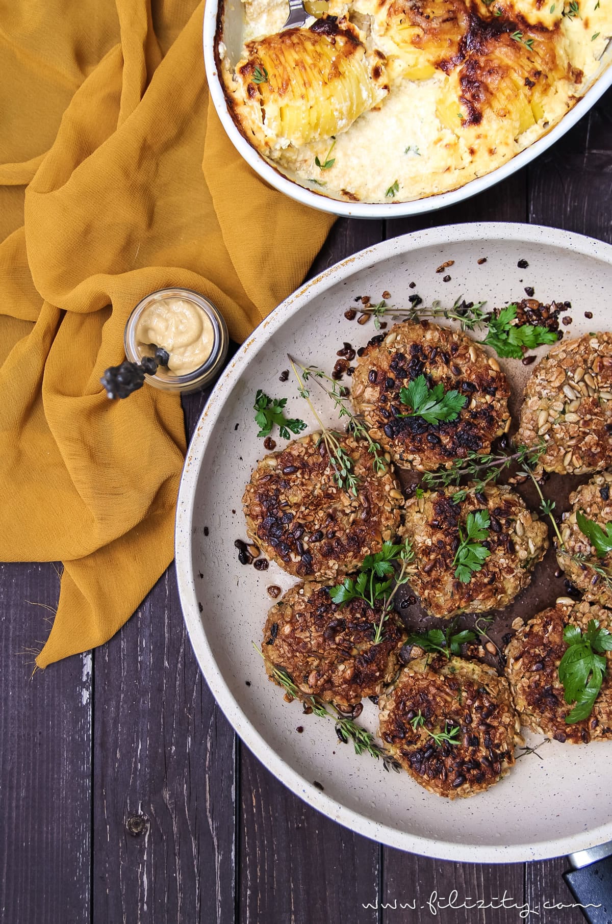 Rezept: Vegetarische Dinkel-Frikadellen, Zu Kartoffelgratin oder Nudelsalat, als Snack oder einfach im Brötchen #rezept #vegetarisch #veggie