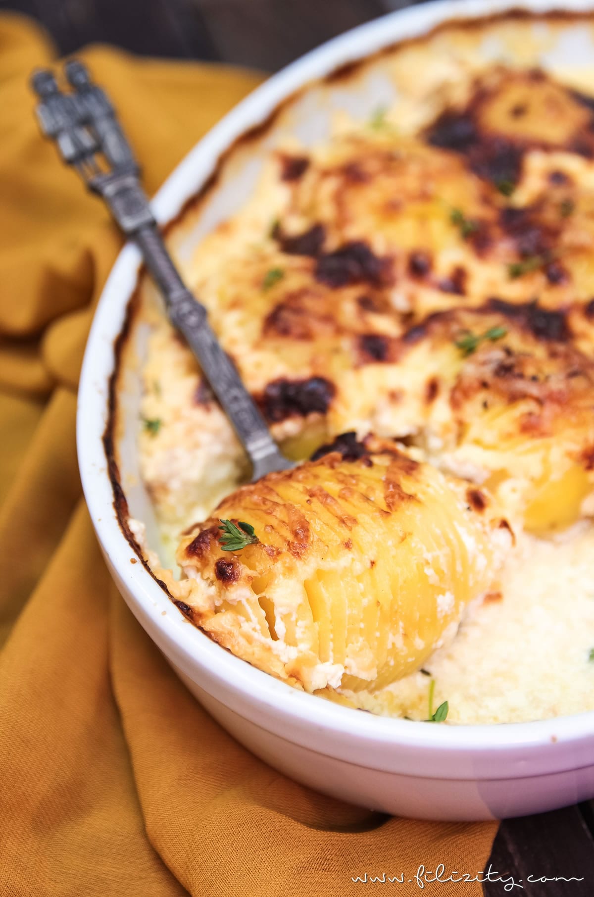 Rezept für Kartoffelgratin mit Fächerkartoffeln (Hasselback Potatoes) - perfekt als Beilage und Party-Food