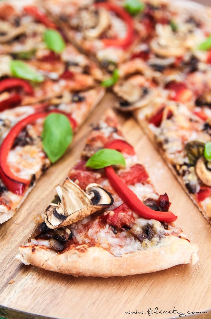 Veggie-Pizza wie von der Pizzeria - mit Paprika & Champignons