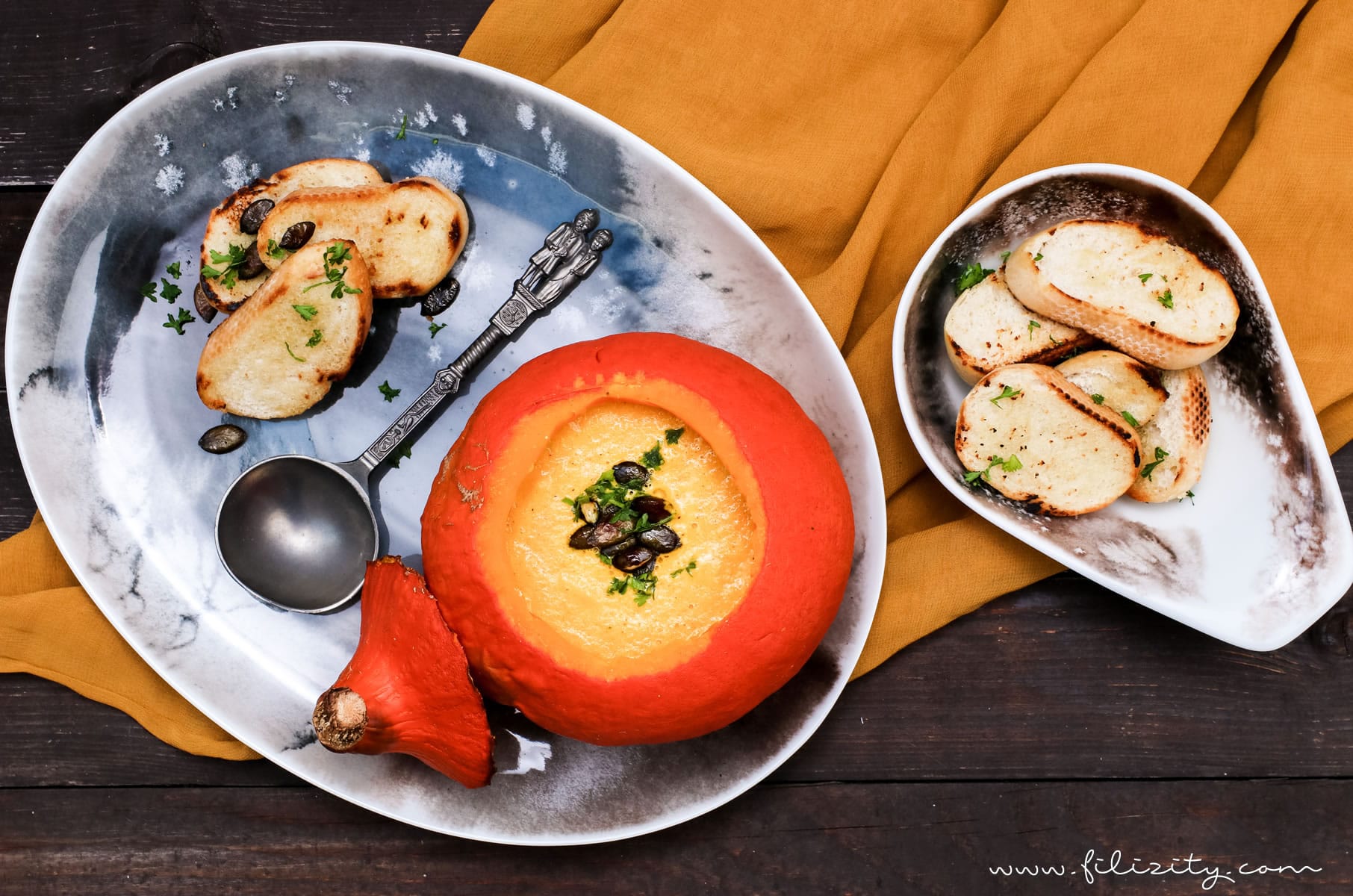 Herbst-Rezept: Kürbis-Suppe aus dem Ofen mit feinem Brie | Filizity.com | Food-Blog aus Koblenz #kürbis #herbst #suppe