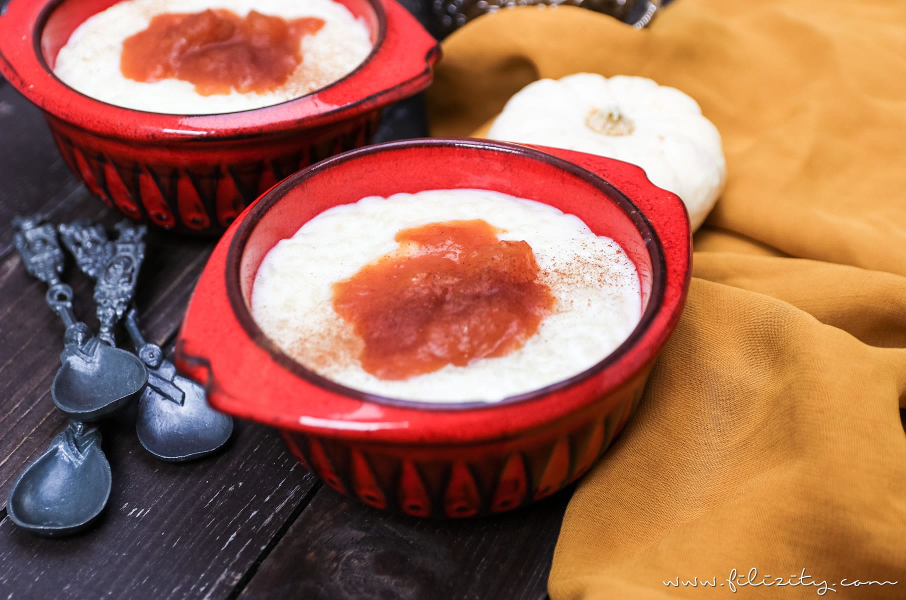 Rezept für Türkischer Milchreis (Sütlac) mit Kürbis-Pflaumen-Kompott ...