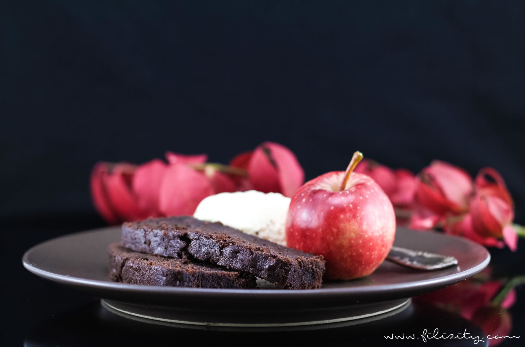 Apfel-Brownie-Kuchen - extra saftig und schokoladig - Filizity.com