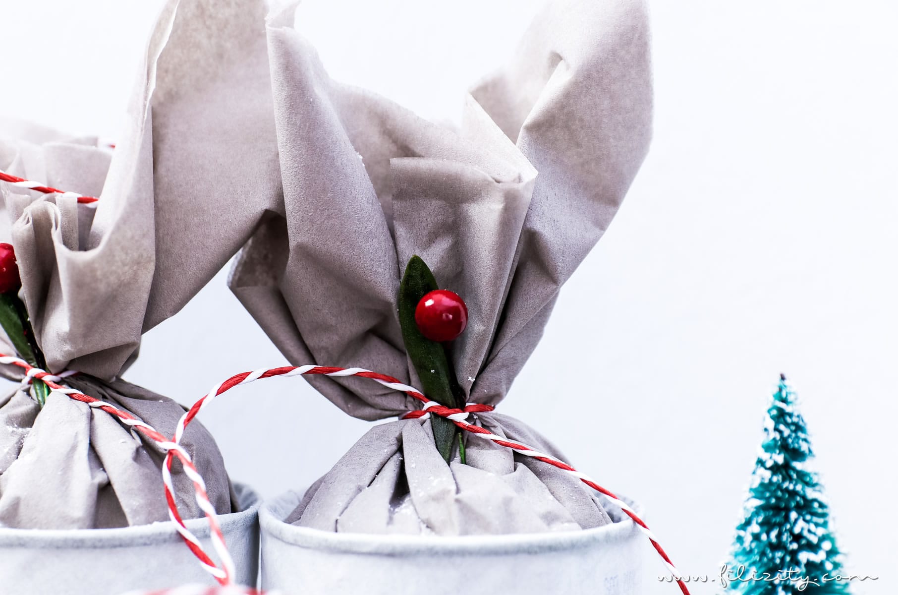 Weihnachts-DIY: Adventskalender basteln aus alten Dosen - Schönes Recycling/Upcycling-Projekt | Filizity.com | DIY-Blog aus dem Rheinland #weihnachten #adventskalender #recycling #upcycling