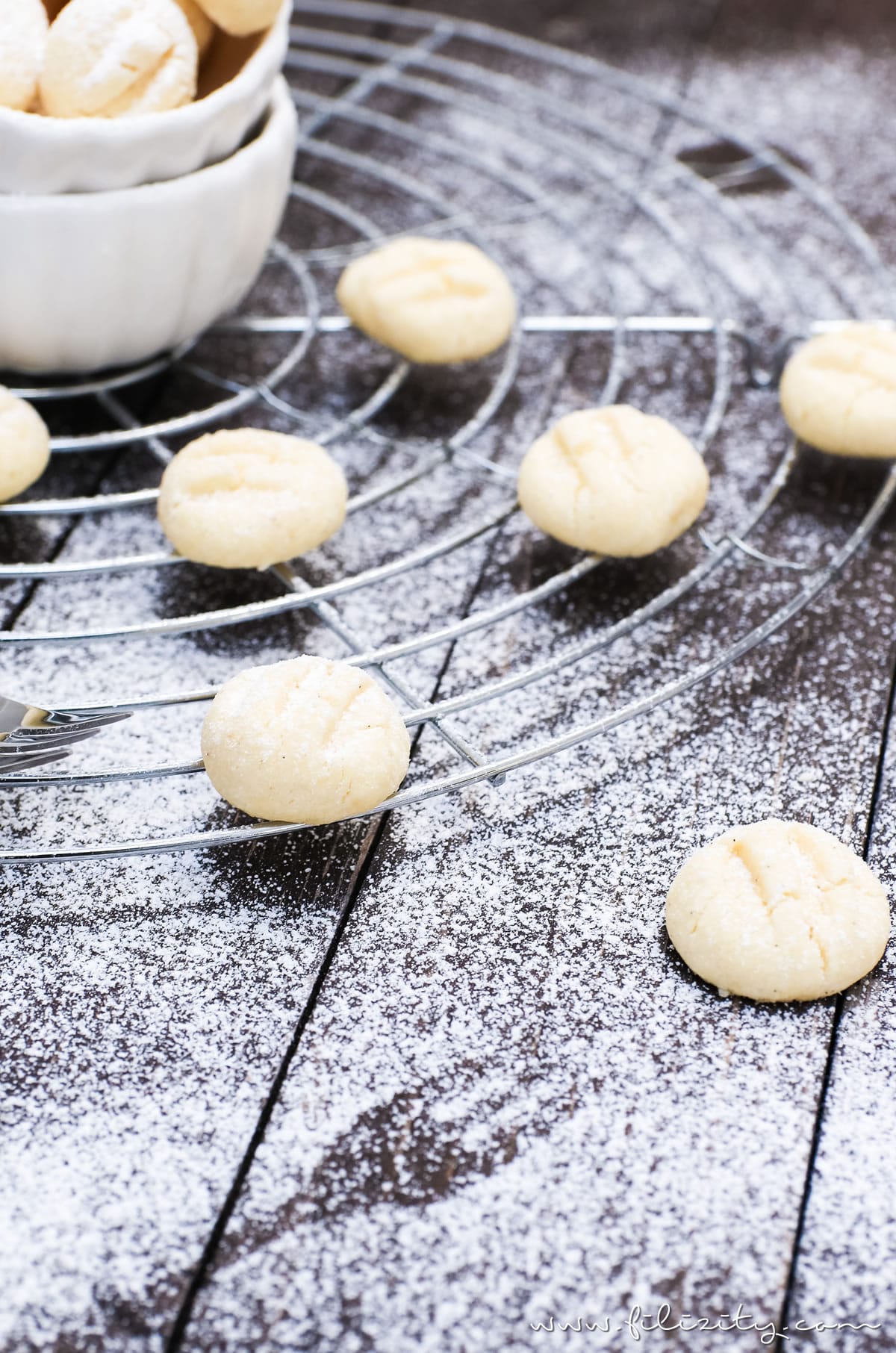 veganes Plätzchen-Rezept: Schneeflöckchen – Ultrazarte Weihnachts-Plätzchen | Filizity.com | Food-Blog aus Koblenz #plätzchen #keks #weihnachten #advent #vegan